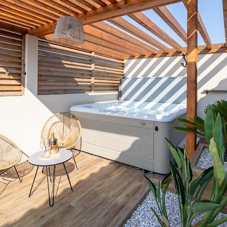 L'entre deux-suite romantique - jacuzzi privatif - 1 petit déjeuner pour 2 OFFERT Le Somail Exterior foto