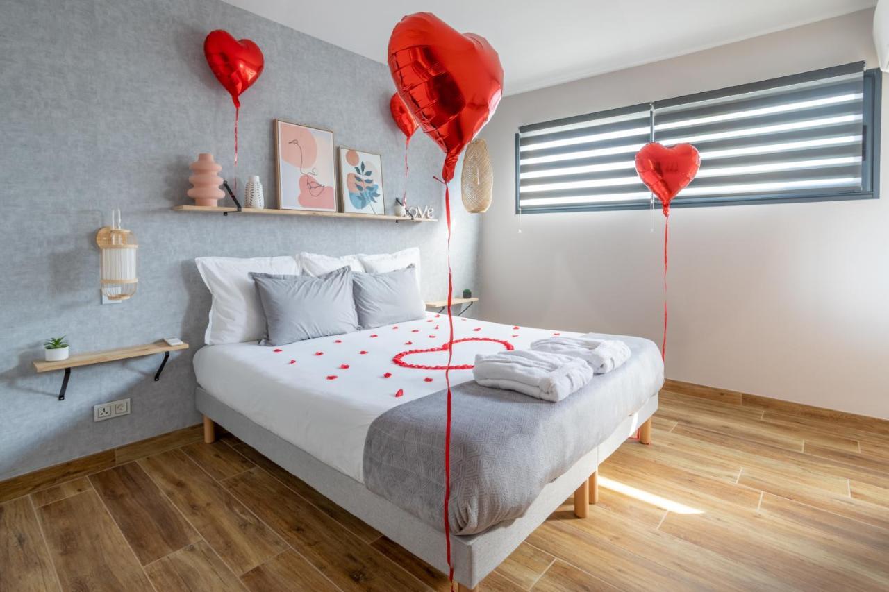 L'entre deux-suite romantique - jacuzzi privatif - 1 petit déjeuner pour 2 OFFERT Le Somail Exterior foto