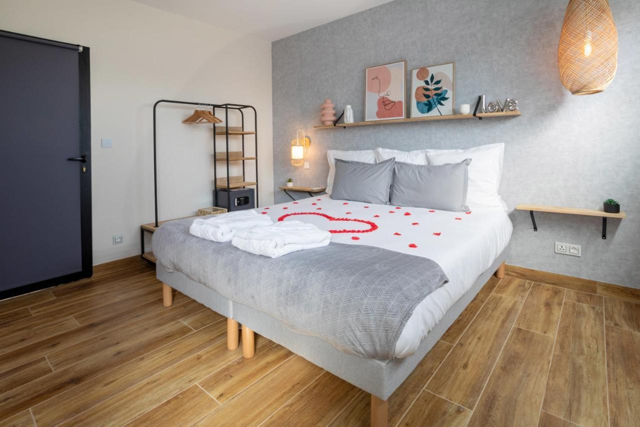 L'entre deux-suite romantique - jacuzzi privatif - 1 petit déjeuner pour 2 OFFERT Le Somail Exterior foto