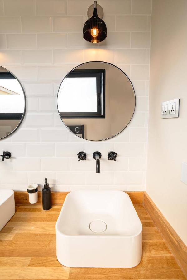 L'entre deux-suite romantique - jacuzzi privatif - 1 petit déjeuner pour 2 OFFERT Le Somail Exterior foto