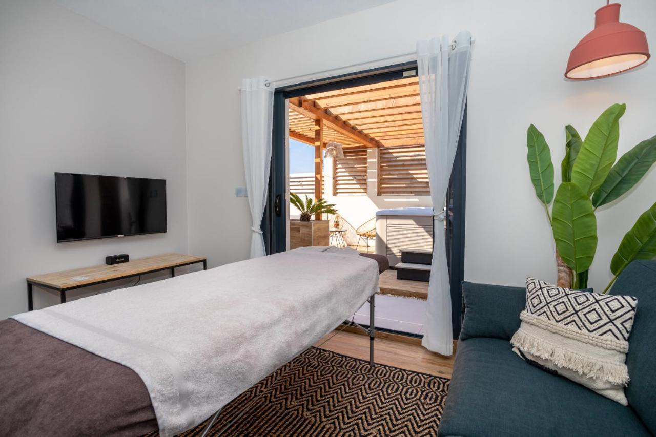 L'entre deux-suite romantique - jacuzzi privatif - 1 petit déjeuner pour 2 OFFERT Le Somail Exterior foto