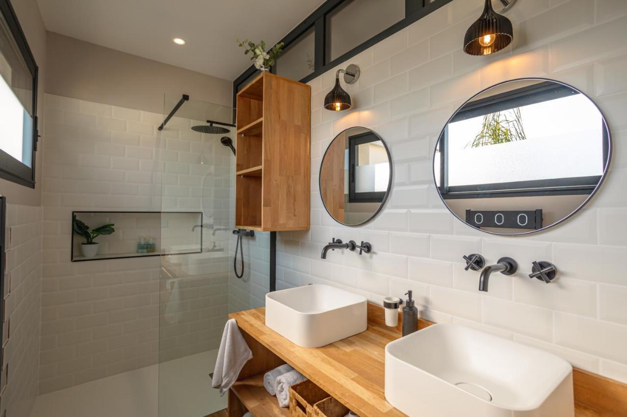 L'entre deux-suite romantique - jacuzzi privatif - 1 petit déjeuner pour 2 OFFERT Le Somail Exterior foto